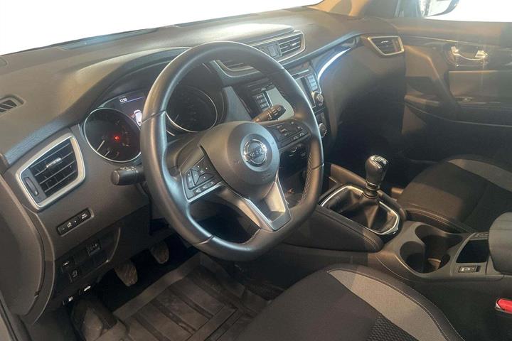 Grå Nissan Qashqai fra 2021