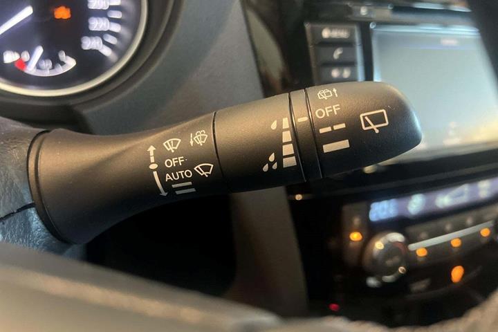 Grå Nissan Qashqai fra 2021