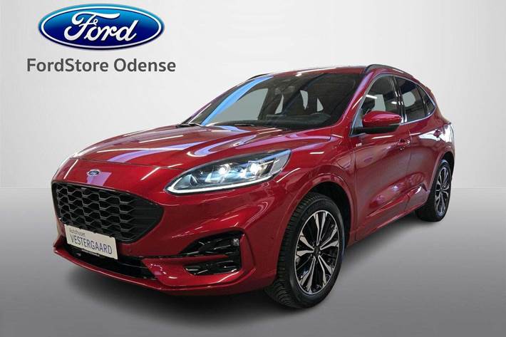 Rød Ford Kuga fra 2022 set udefra