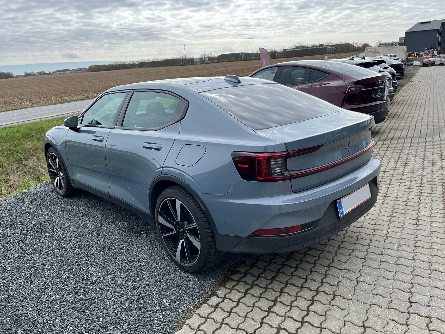 Grå Polestar 2 fra 2023