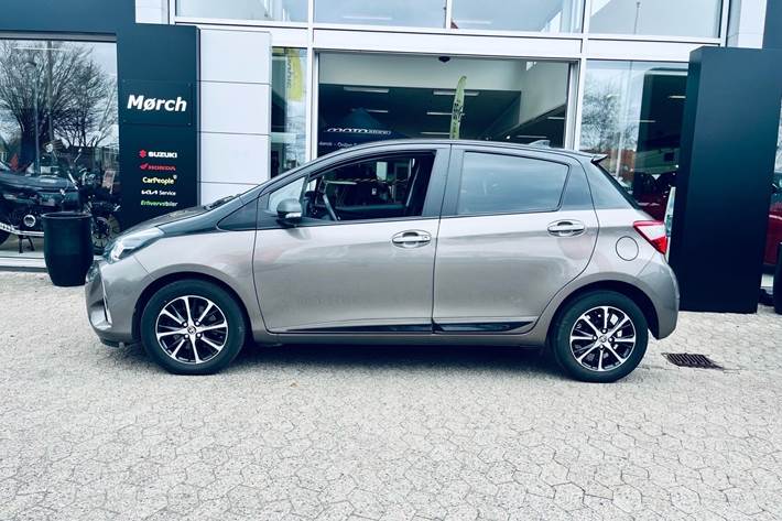 Sort Toyota Yaris fra 2018