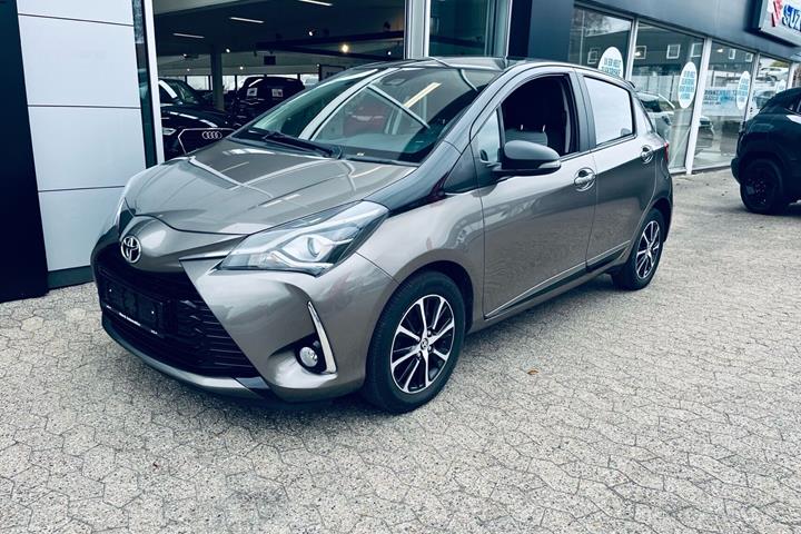 Sort Toyota Yaris fra 2018 set udefra