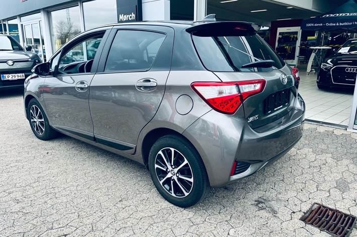 Sort Toyota Yaris fra 2018