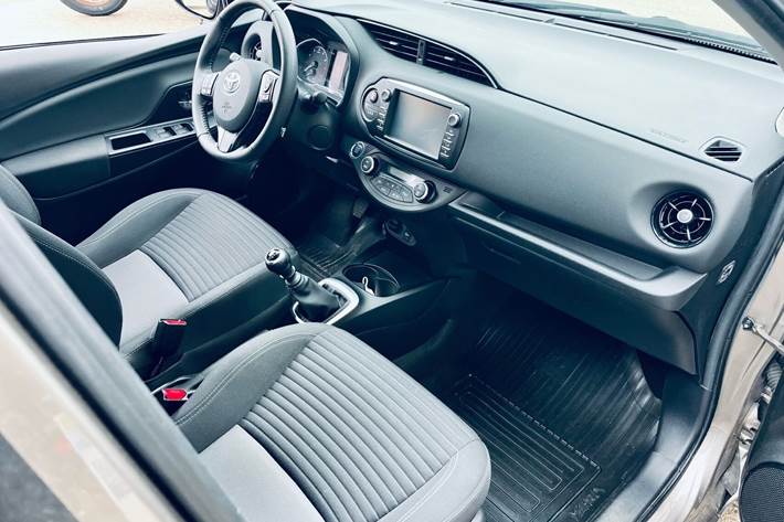 Sort Toyota Yaris fra 2018