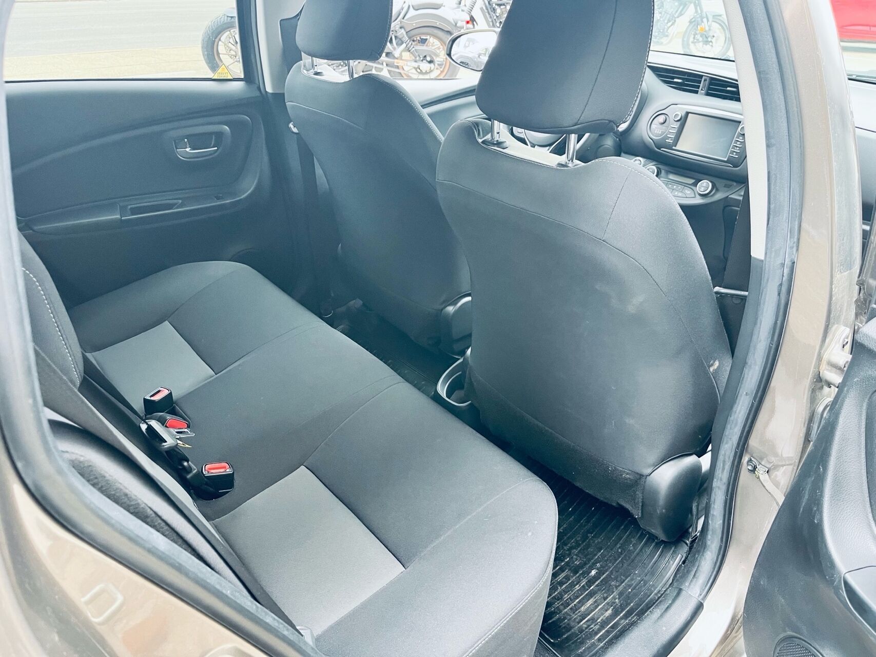 Sort Toyota Yaris fra 2018