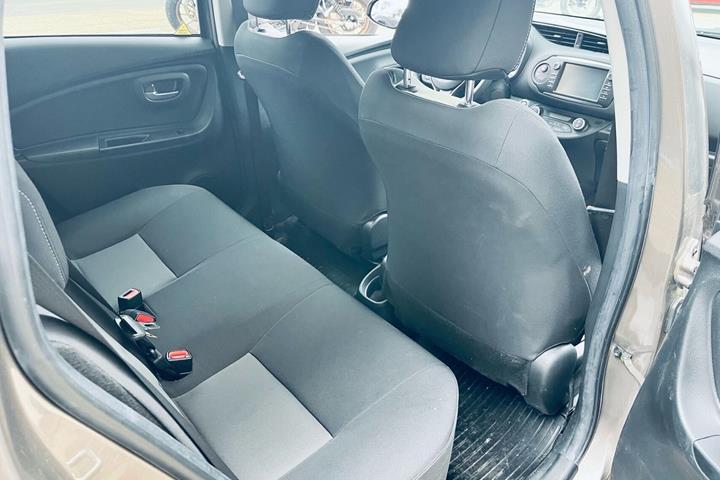 Sort Toyota Yaris fra 2018