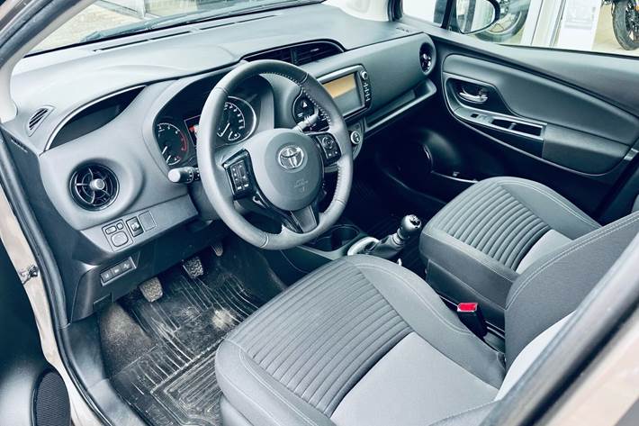 Sort Toyota Yaris fra 2018