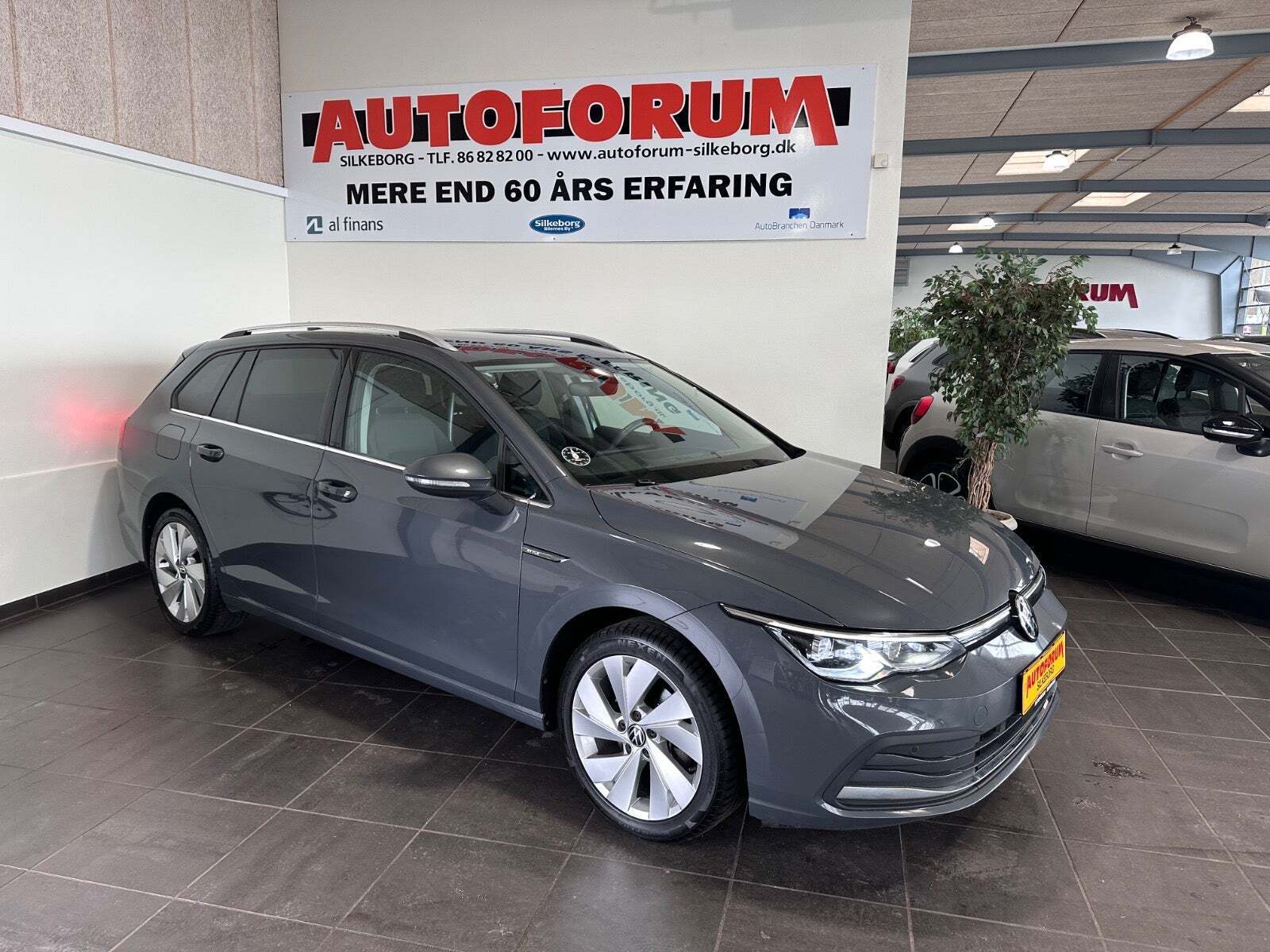 VW Golf VIII 1,5 eTSi 150 Style Variant DSG Van