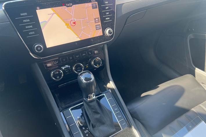 Sølv Skoda Superb fra 2019