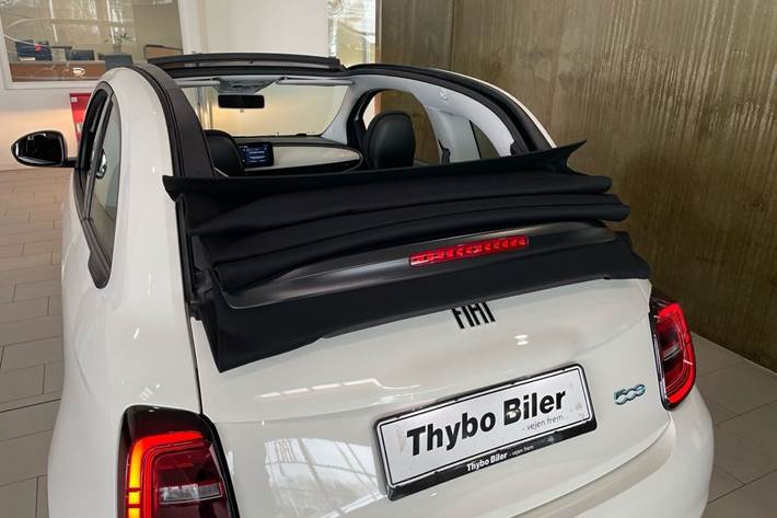 Hvid Fiat 500e fra 2023