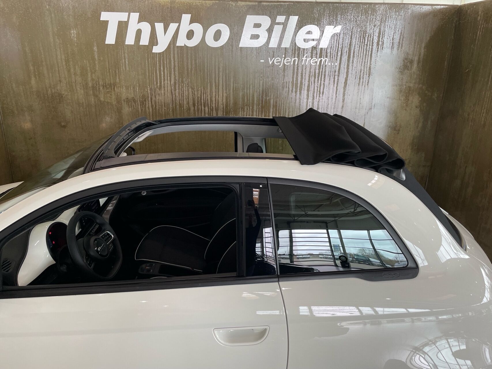 Hvid Fiat 500e fra 2023
