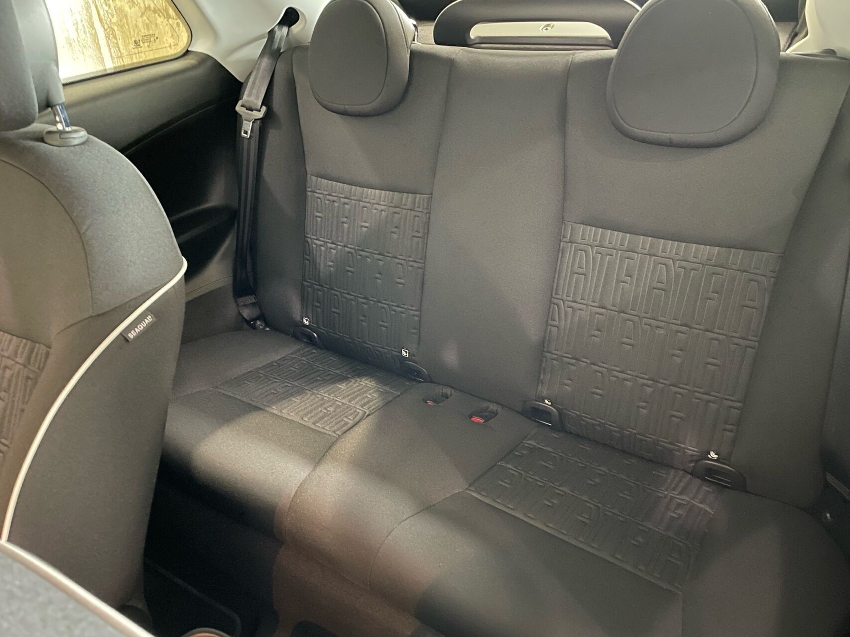 Hvid Fiat 500e fra 2023