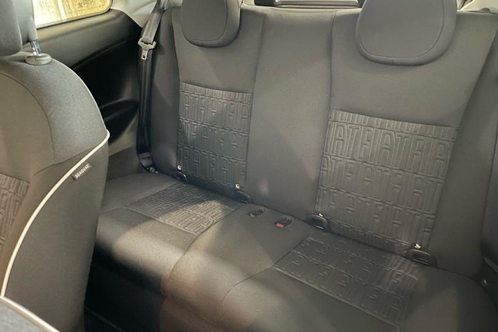 Hvid Fiat 500e fra 2023