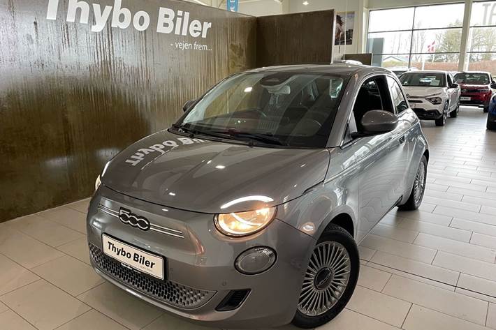 Grå Fiat 500e fra 2023