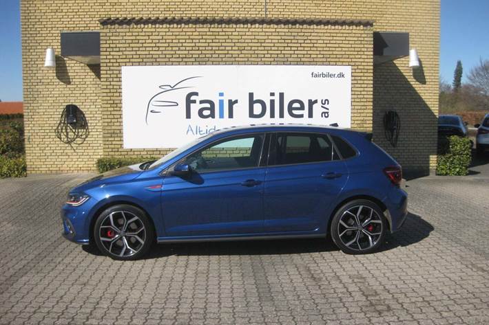 Grå VW Polo fra 2022