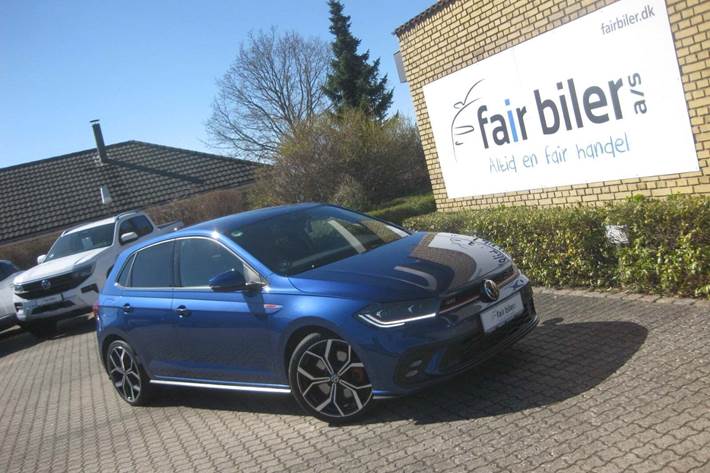 Grå VW Polo fra 2022