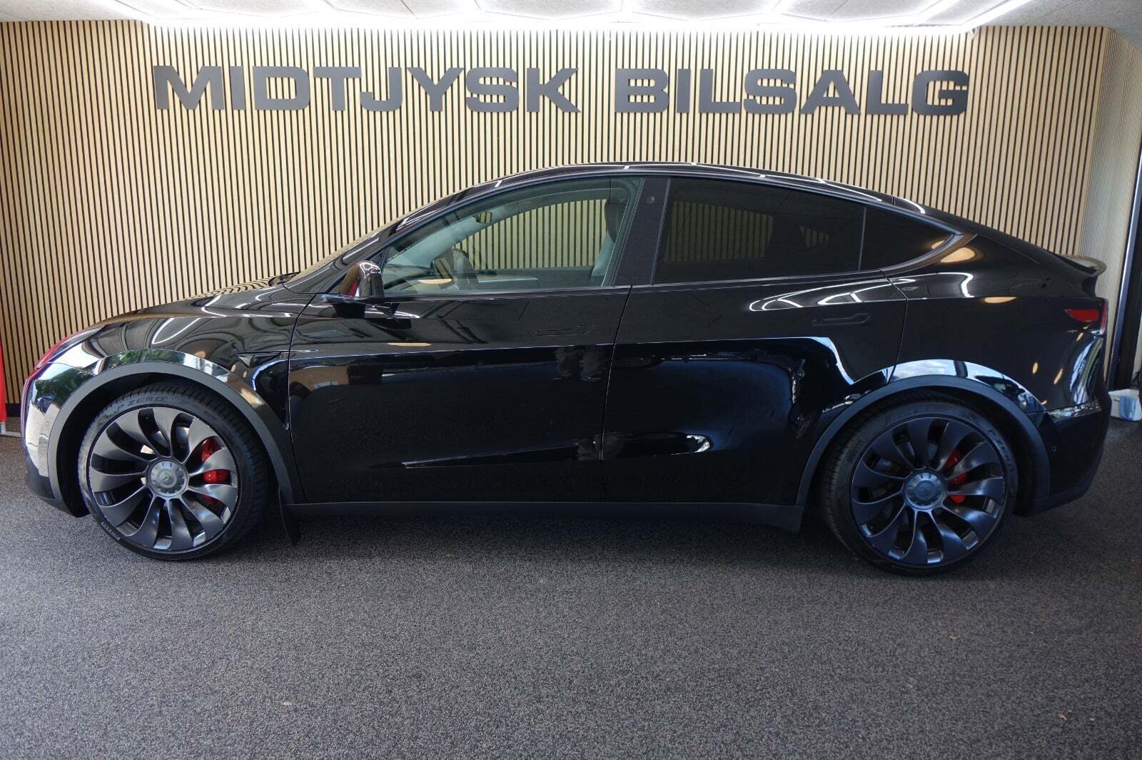 Tesla Model Y Performance AWD