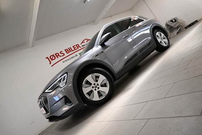 Grå Audi e-tron fra 2020