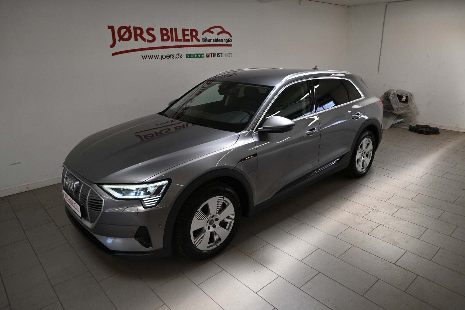 Grå Audi e-tron fra 2020