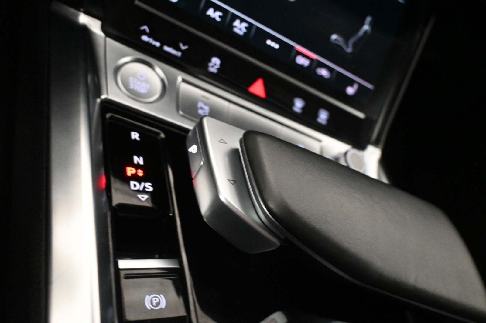 Grå Audi e-tron fra 2020