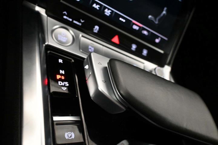 Grå Audi e-tron fra 2020