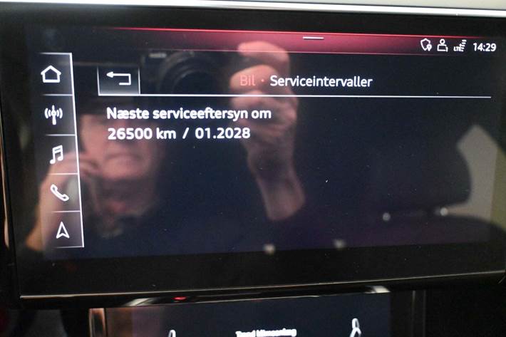 Grå Audi e-tron fra 2020