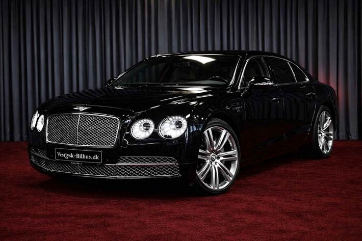 Sort Bentley Flying Spur fra 2015