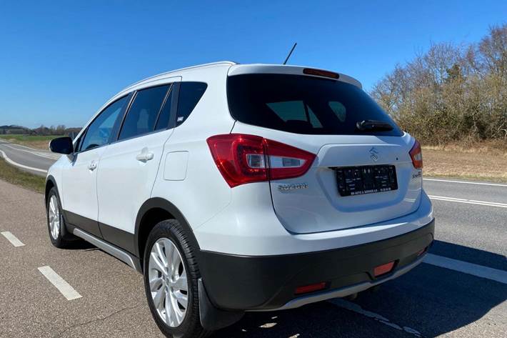 Hvid Suzuki S-Cross fra 2018