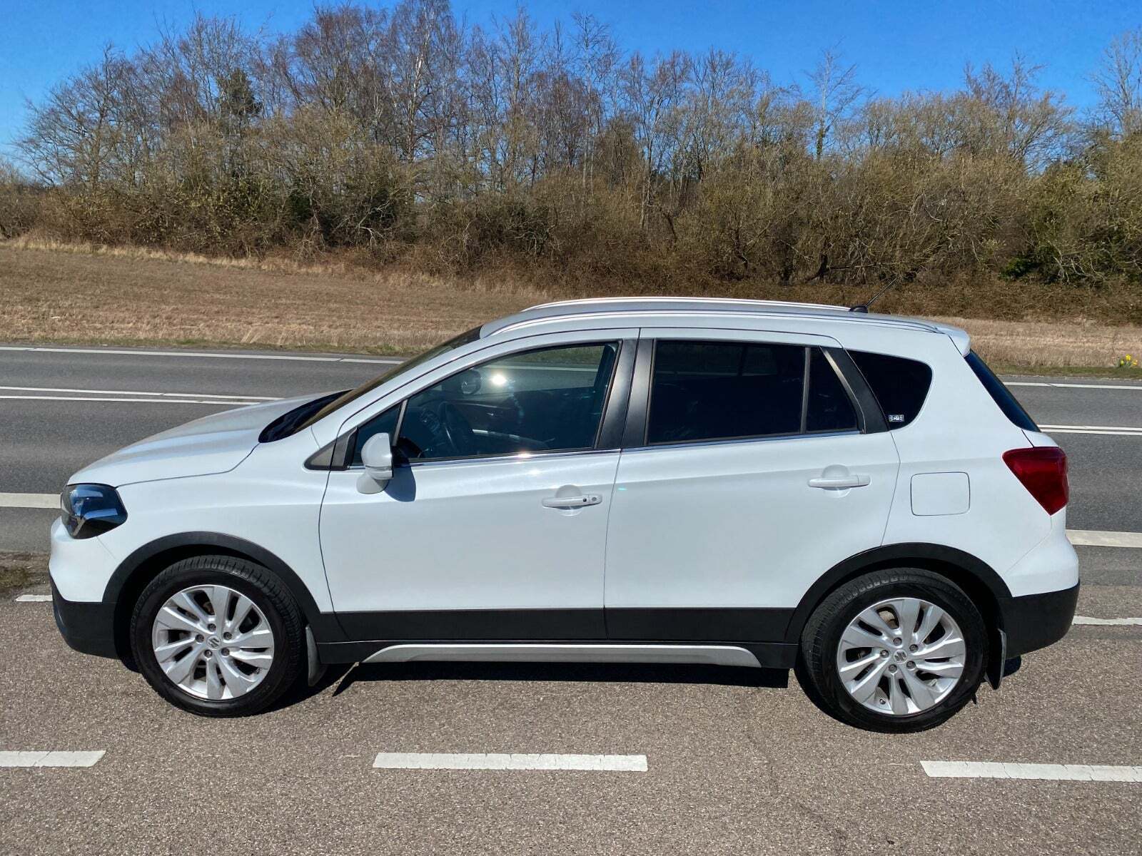 Hvid Suzuki S-Cross fra 2018