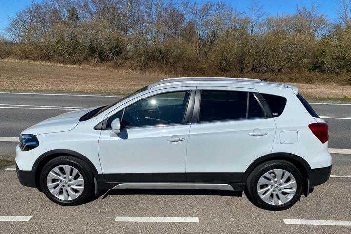 Hvid Suzuki S-Cross fra 2018