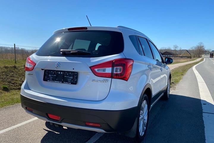 Hvid Suzuki S-Cross fra 2018