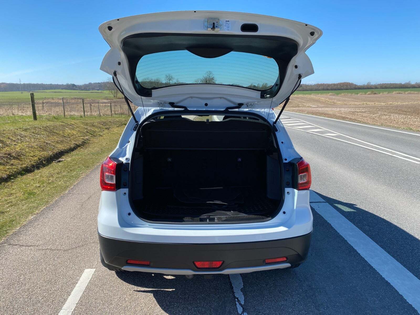 Hvid Suzuki S-Cross fra 2018