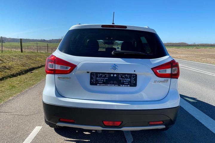 Hvid Suzuki S-Cross fra 2018
