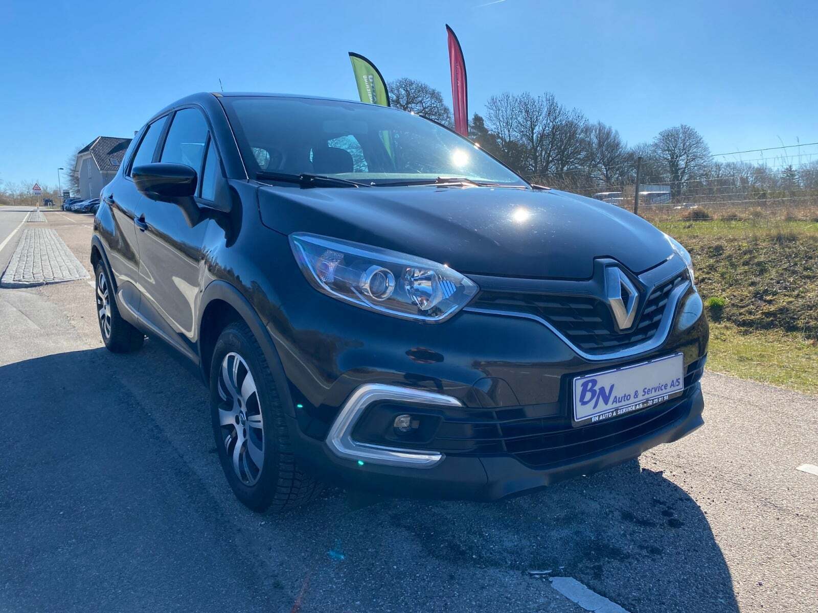 Sort Renault Captur fra 2019 set udefra