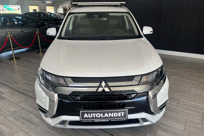 Hvid Mitsubishi Outlander fra 2019