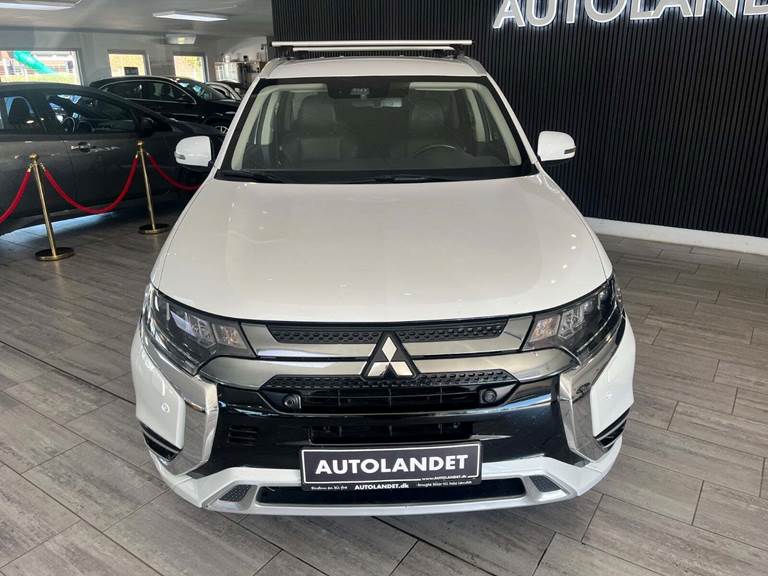 Mitsubishi Outlander 2,4 PHEV Intense CVT 4WD