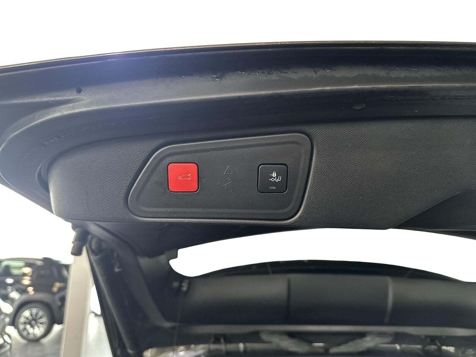 Grå Peugeot 3008 fra 2020