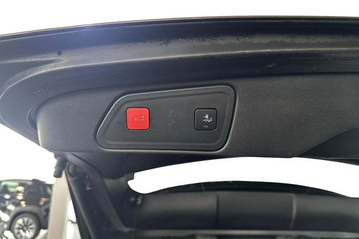 Grå Peugeot 3008 fra 2020