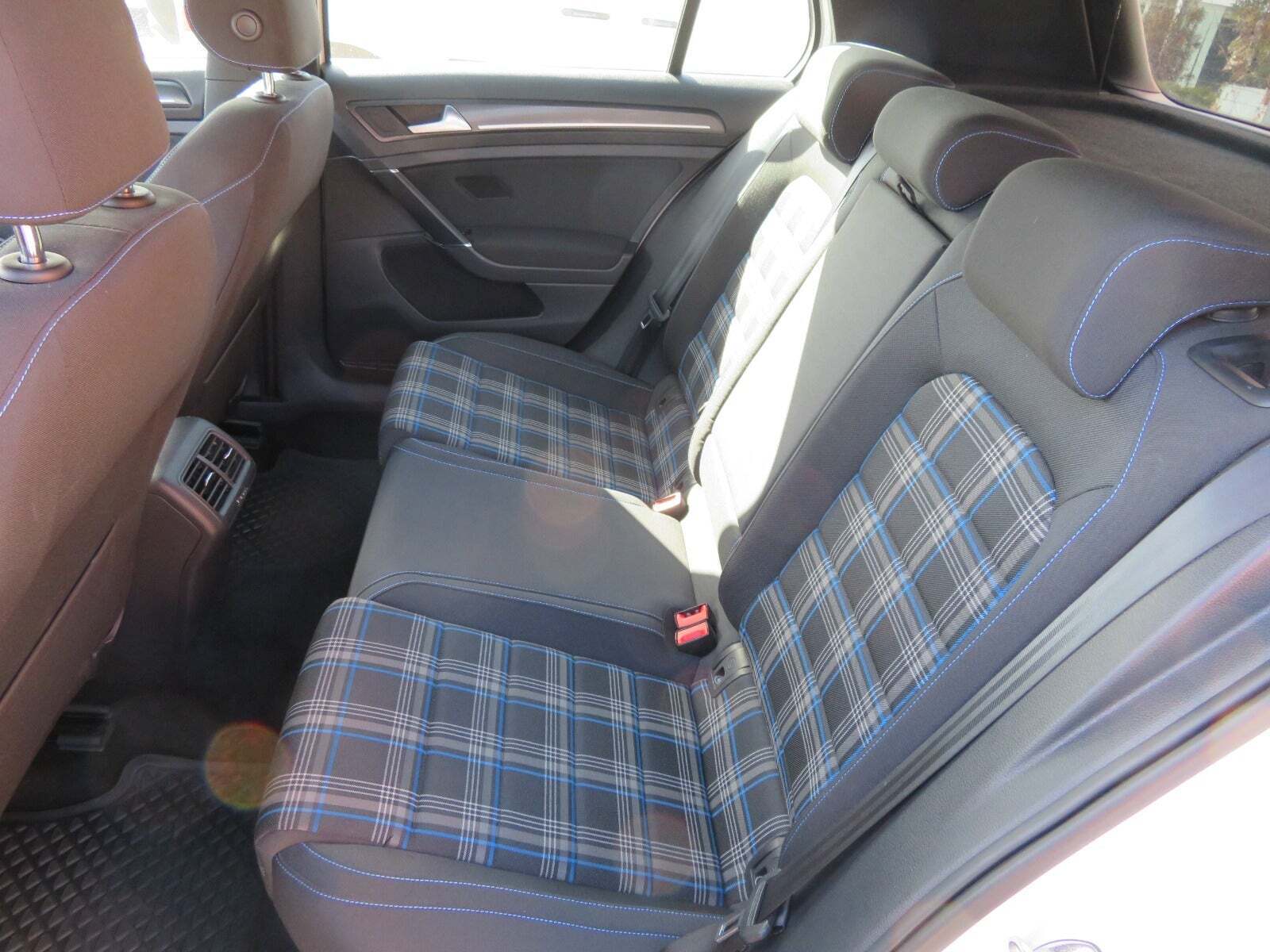 Hvid VW Golf VII fra 2020