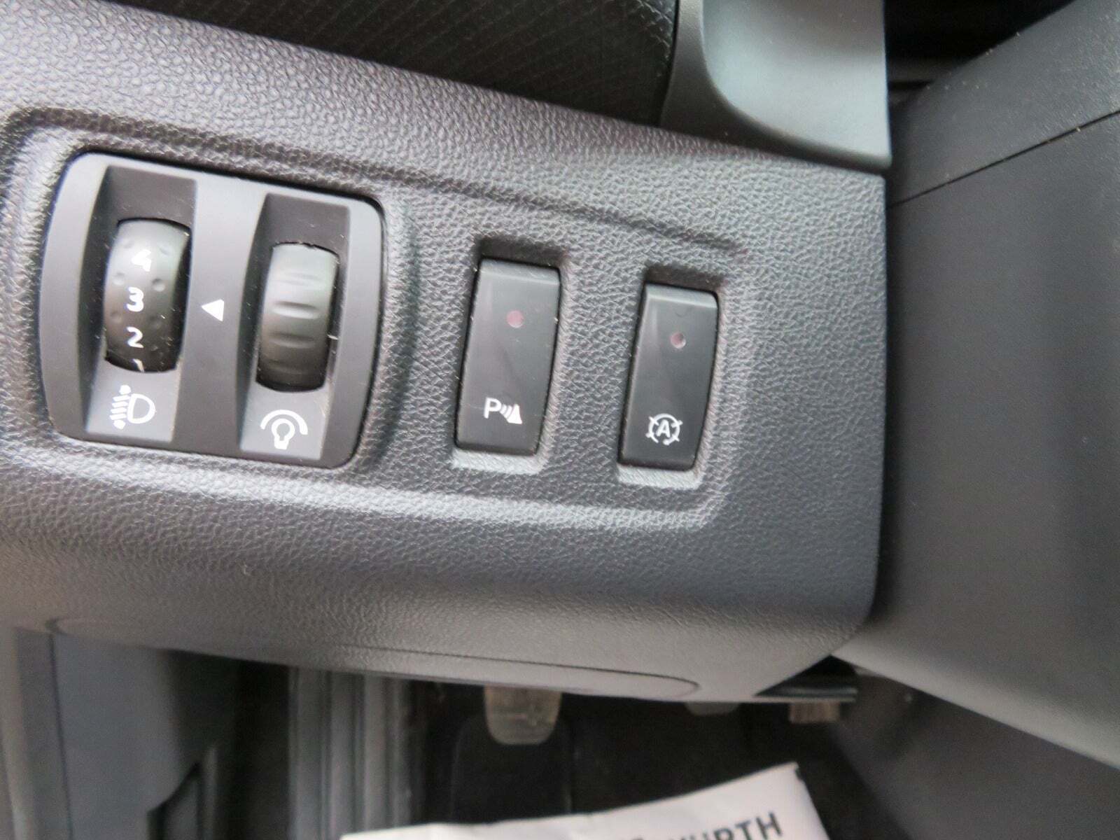 Grå Renault Clio IV fra 2016