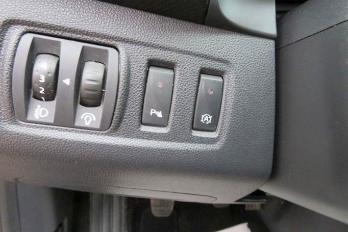 Grå Renault Clio IV fra 2016