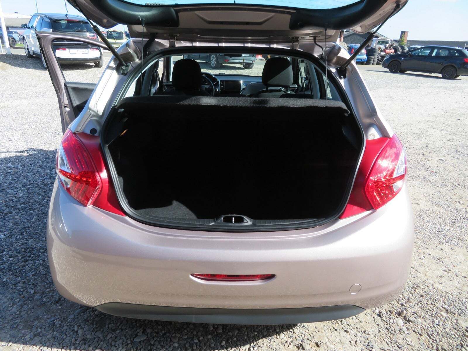 Orange Peugeot 208 fra 2012