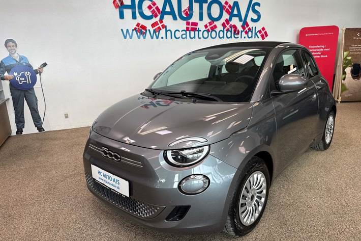 Grå Fiat 500e fra 2023 set udefra