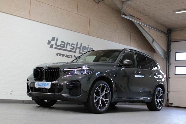 Grå BMW X5 fra 2022