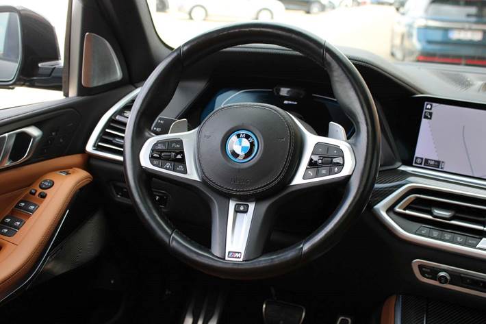 Grå BMW X5 fra 2022