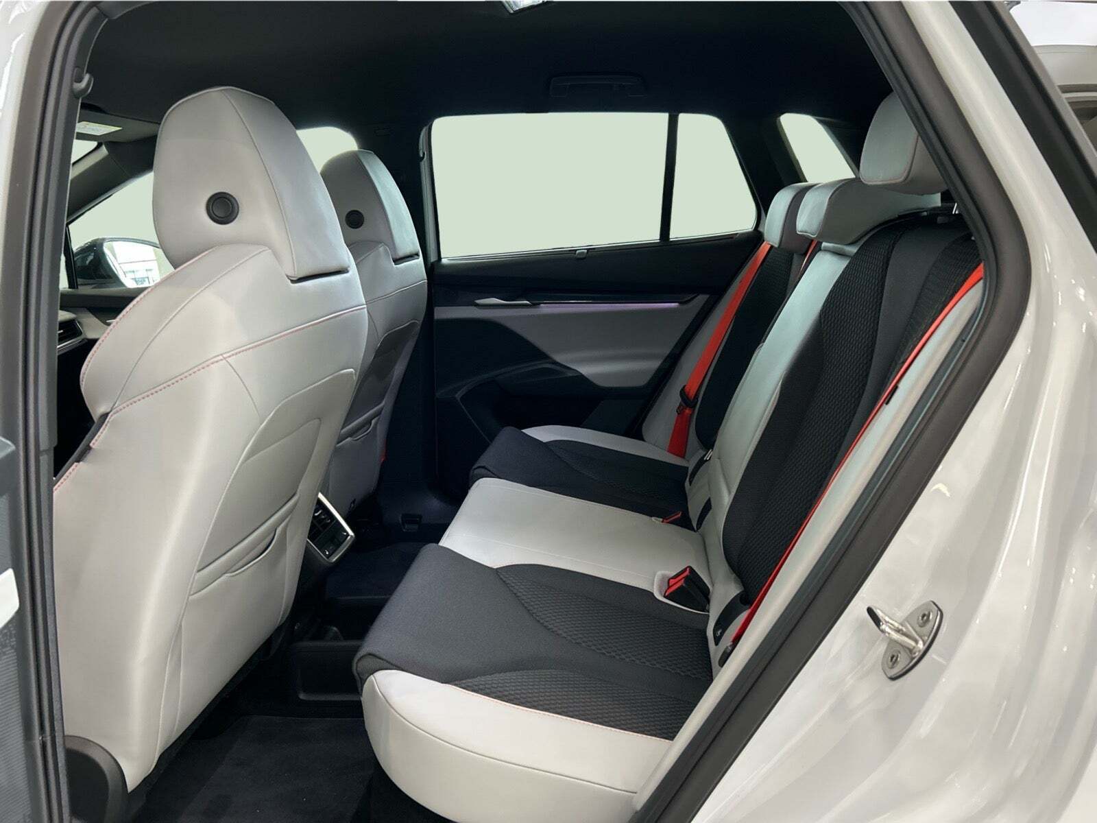 Hvid Skoda Elroq fra 2025