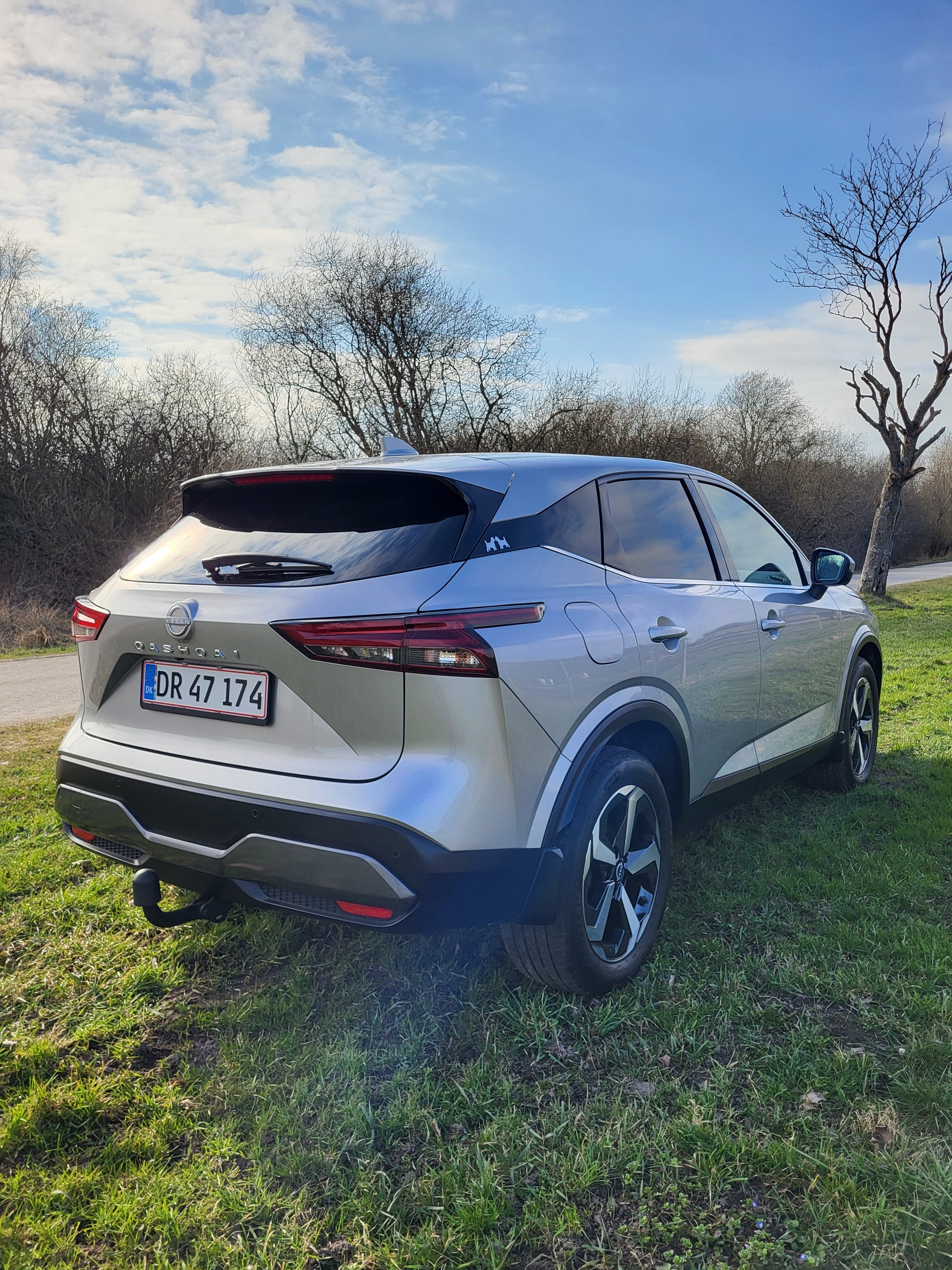 Grå Nissan Qashqai fra 2023