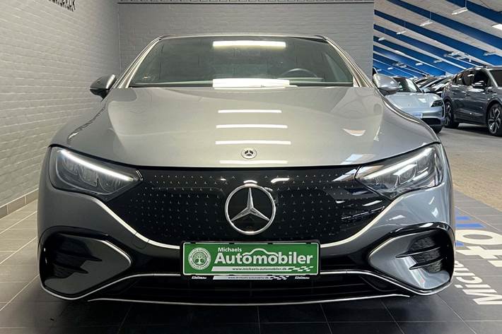 Grå Mercedes EQE350 fra 2024