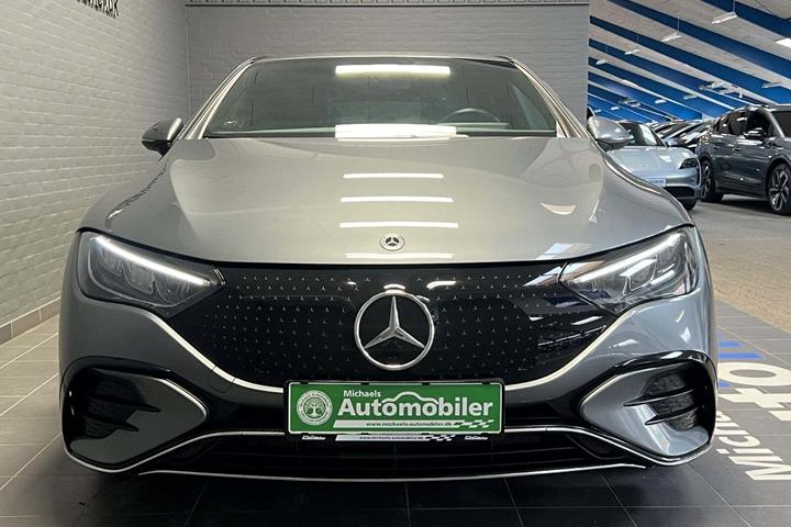 Grå Mercedes EQE350 fra 2024