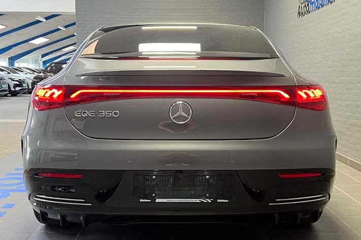Grå Mercedes EQE350 fra 2024